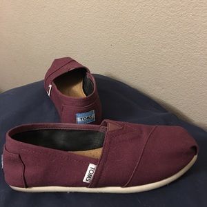 Toms Maroon